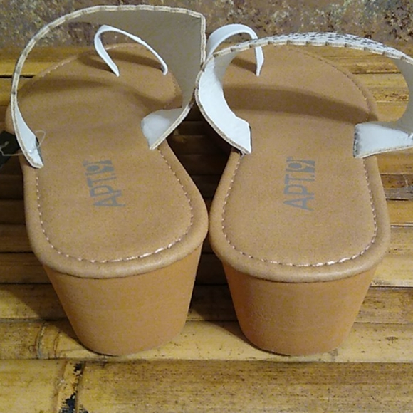 💰SOLD💰 Apt. 9 sandals - Picture 3 of 5